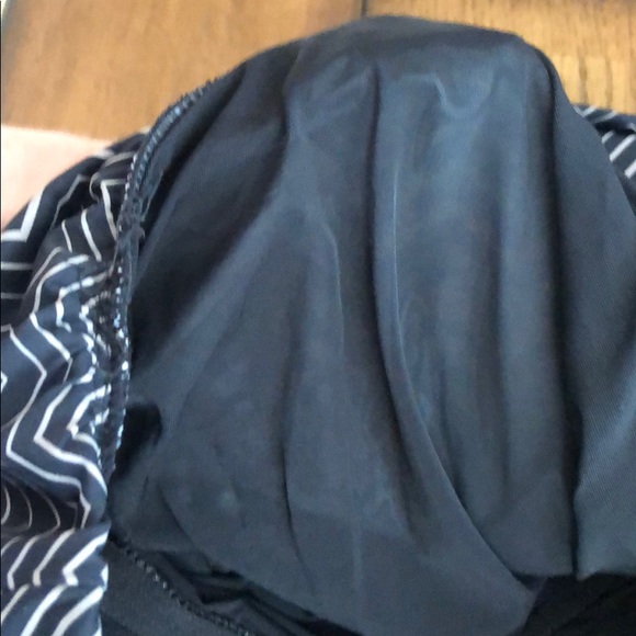 Jones New York Flounce Swimsuit, Sz 8 - Picture 6 of 7